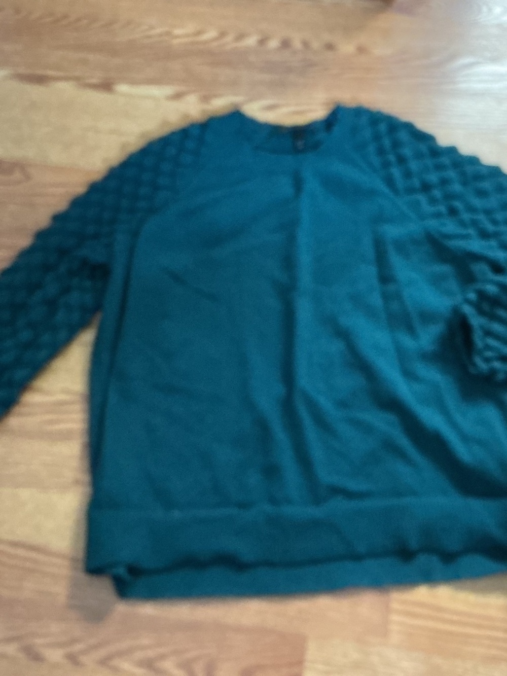 Avenue Green Long Mermaid Sleeve Sweater Size 22/24